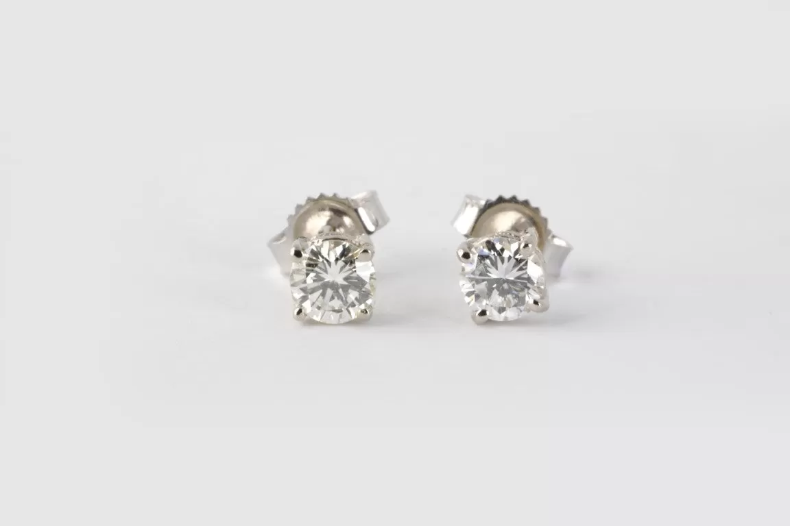 14K White Gold 0.52ctw Diamond Earrings (0.80g)