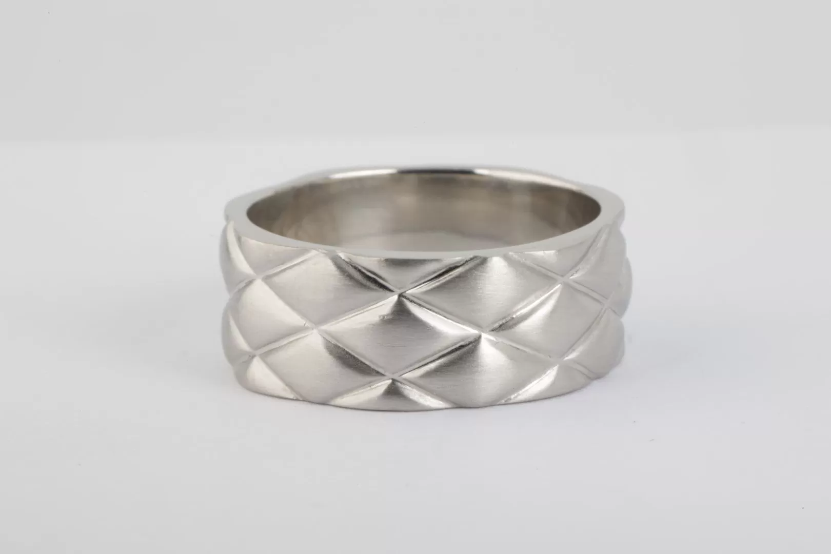 950 Platinum Weave Design Ring Size 7.5 (14.30g.)