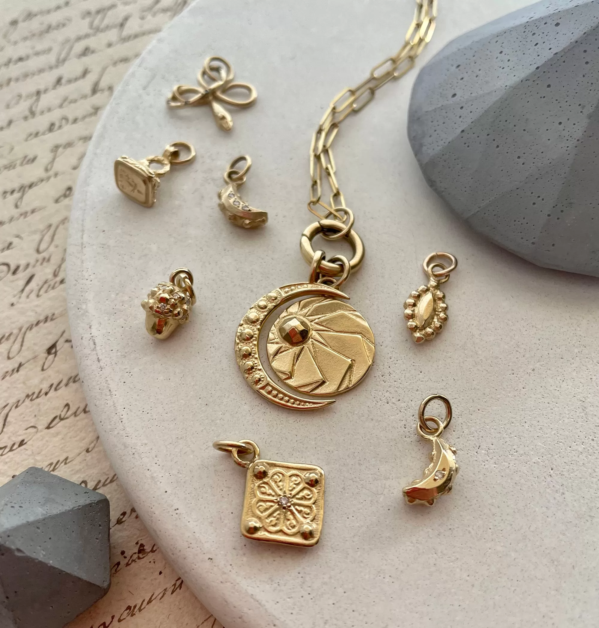 GODDESS MOON Necklace - Gold