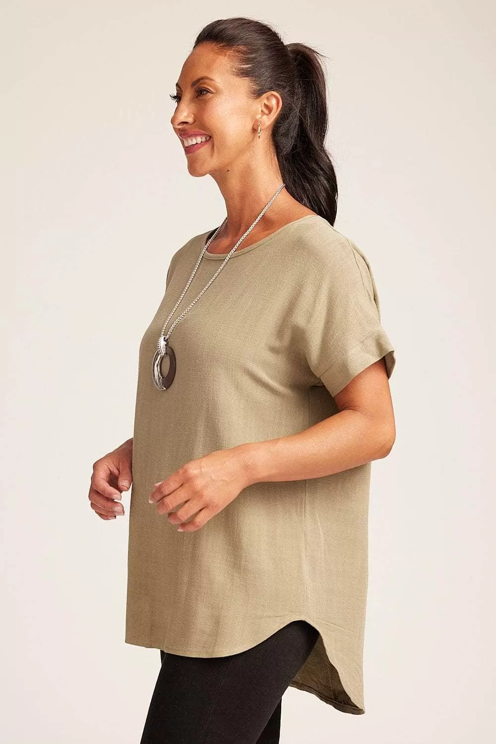 Saloos Stylish Linen Mixture Top with Necklace